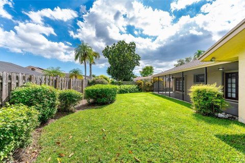 House in Miami, Florida 4 bedrooms, 210.7 sq.m. № 1952393 - photo 11