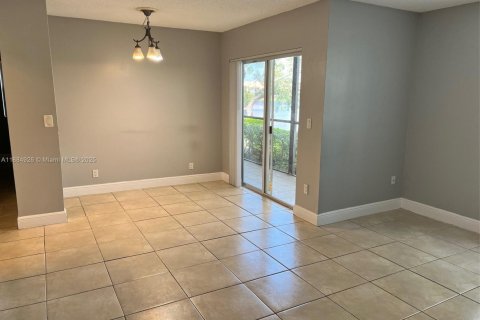 Condo in Pompano Beach, Florida, 2 bedrooms  № 1930401 - photo 2