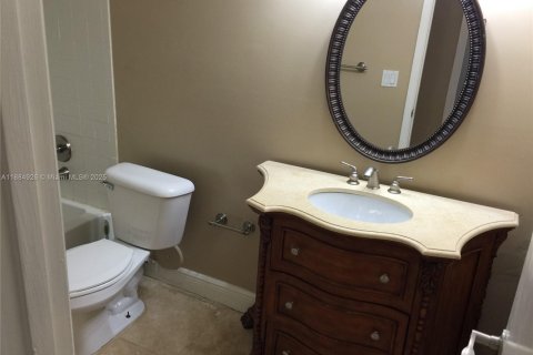 Condo in Pompano Beach, Florida, 2 bedrooms  № 1930401 - photo 3