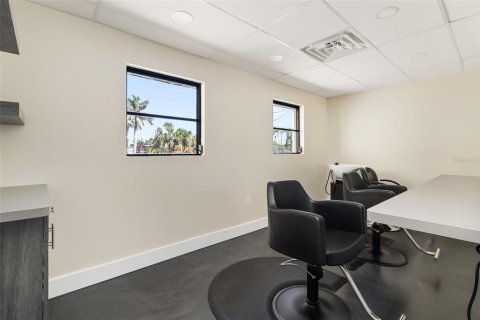 Commercial property in Punta Gorda, Florida 241.55 sq.m. № 2205676 - photo 11