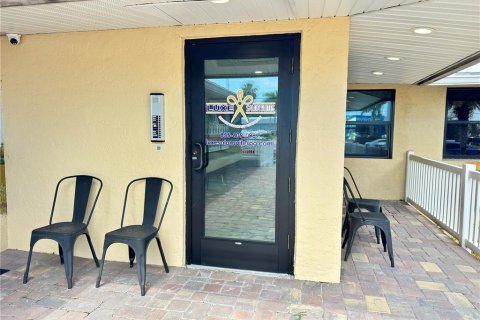 Commercial property in Punta Gorda, Florida 241.55 sq.m. № 2205676 - photo 2