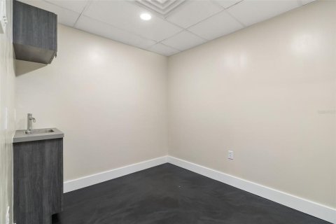 Commercial property in Punta Gorda, Florida 241.55 sq.m. № 2205676 - photo 15