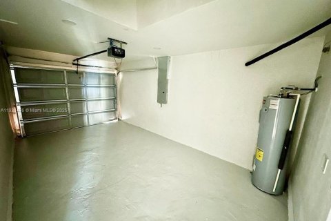 Casa en alquiler en Lehigh Acres, Florida, 3 dormitorios, 152.36 m2 № 1975620 - foto 11