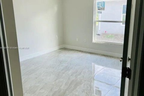 Casa en alquiler en Lehigh Acres, Florida, 3 dormitorios, 152.36 m2 № 1975620 - foto 5