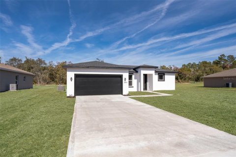 House in Ocala, Florida 4 bedrooms, 155.52 sq.m. № 1562547 - photo 1