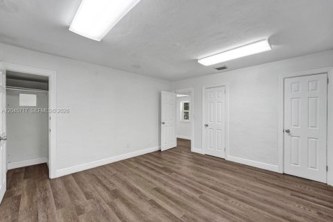 Commercial property in Miami Beach, Florida № 2193480 - photo 22