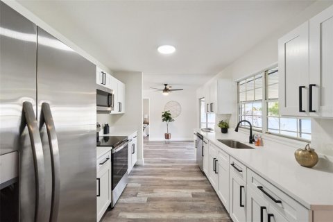 House in Kissimmee, Florida 4 bedrooms, 173.17 sq.m. № 2230086 - photo 7