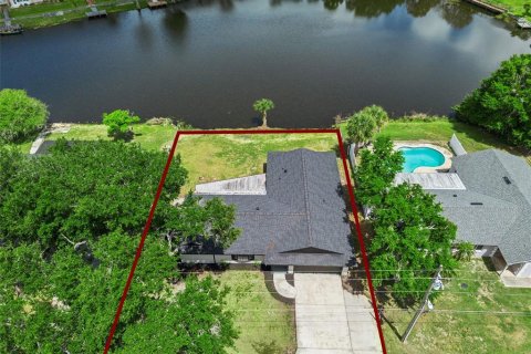 House in Kissimmee, Florida 4 bedrooms, 173.17 sq.m. № 2230086 - photo 22
