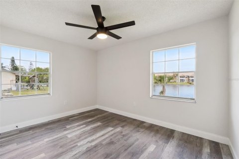 House in Kissimmee, Florida 4 bedrooms, 173.17 sq.m. № 2230086 - photo 13