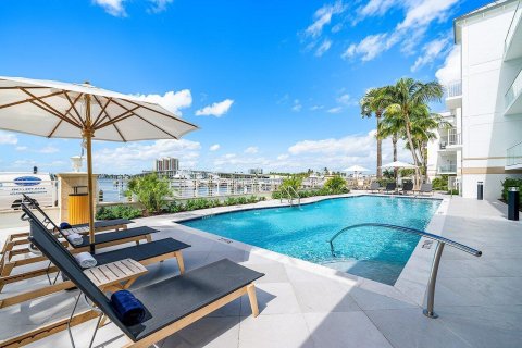 Condo in Palm Beach Shores, Florida, 3 bedrooms  № 2190926
