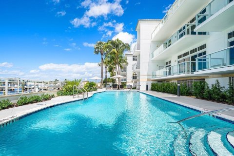 Condo in Palm Beach Shores, Florida, 3 bedrooms  № 2190926 - photo 2