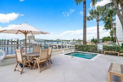 Condo in Palm Beach Shores, Florida, 3 bedrooms  № 2190926 - photo 15