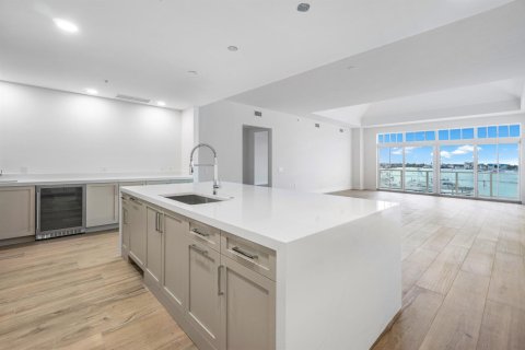 Condo in Palm Beach Shores, Florida, 3 bedrooms  № 2190926 - photo 17