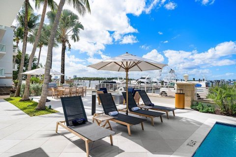 Condo in Palm Beach Shores, Florida, 3 bedrooms  № 2190926 - photo 9