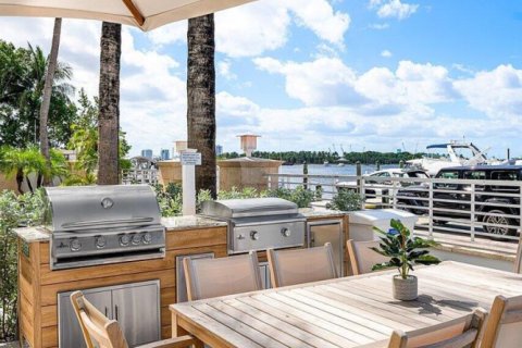 Condo in Palm Beach Shores, Florida, 3 bedrooms  № 2190926 - photo 11