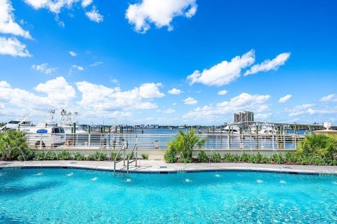 Condo in Palm Beach Shores, Florida, 3 bedrooms  № 2190926 - photo 3