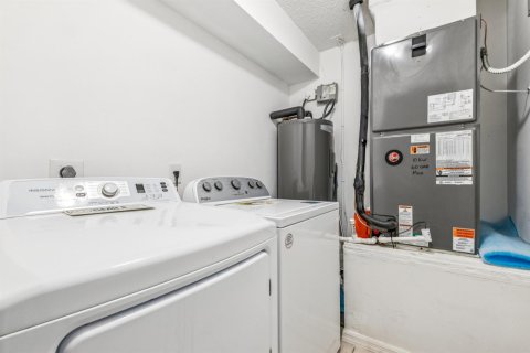 Casa en venta en Port St. Lucie, Florida, 3 dormitorios, 176.51 m2 № 2382918 - foto 24