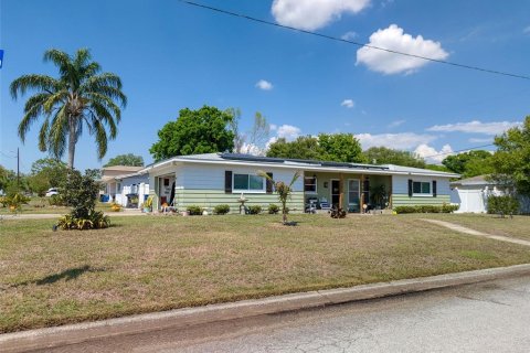 House in Clearwater, Florida 3 bedrooms, 144.65 sq.m. № 2105804