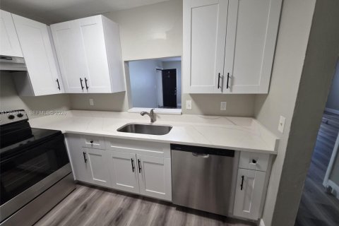 Condo in Coral Springs, Florida, 1 bedroom  № 2176871 - photo 10