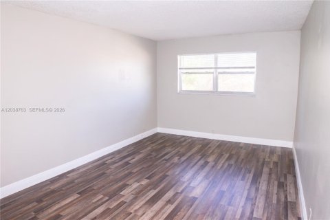 Condo in Coral Springs, Florida, 1 bedroom  № 2176871 - photo 13
