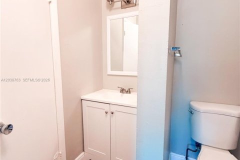 Condo in Coral Springs, Florida, 1 bedroom  № 2176871 - photo 16