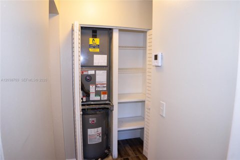 Condo in Coral Springs, Florida, 1 bedroom  № 2176871 - photo 12