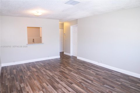Condo in Coral Springs, Florida, 1 bedroom  № 2176871 - photo 5