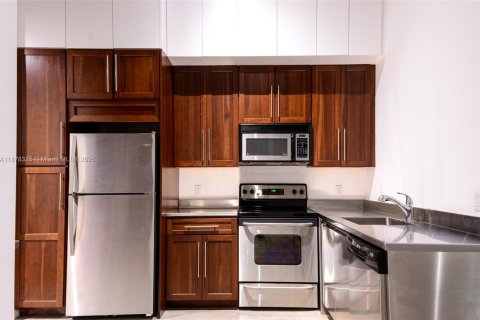 Condominio en alquiler en Miami, Florida, 1 dormitorio, 100.43 m2 № 2077005 - foto 2