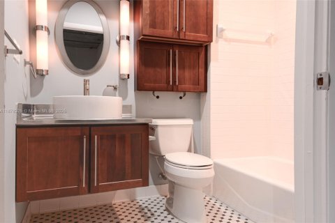 Condominio en alquiler en Miami, Florida, 1 dormitorio, 100.43 m2 № 2077005 - foto 8