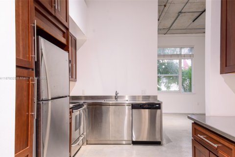 Condominio en alquiler en Miami, Florida, 1 dormitorio, 100.43 m2 № 2077005 - foto 3