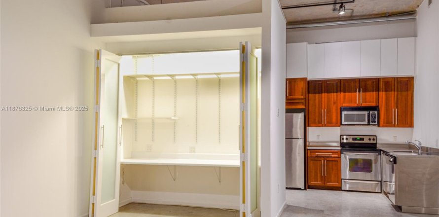 Condominio en Miami, Florida, 1 dormitorio № 2077005