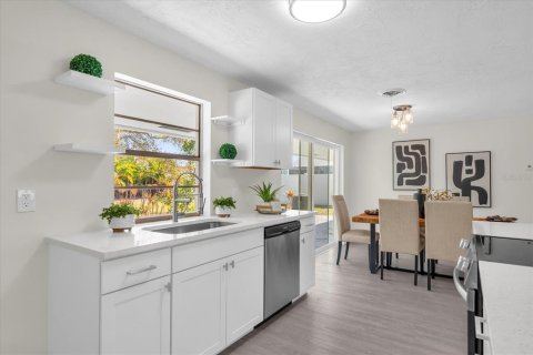 Villa ou maison à vendre à New Smyrna Beach, Floride: 3 chambres, 115.66 m2 № 1587324 - photo 8
