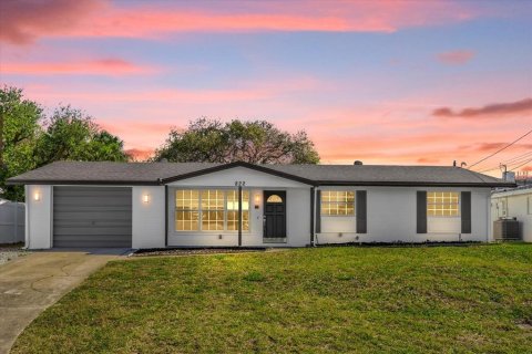 Villa ou maison à vendre à New Smyrna Beach, Floride: 3 chambres, 115.66 m2 № 1587324 - photo 1