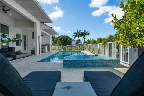 House in Sarasota, Florida 4 bedrooms, 285.86 sq.m. № 2237049 - photo 22