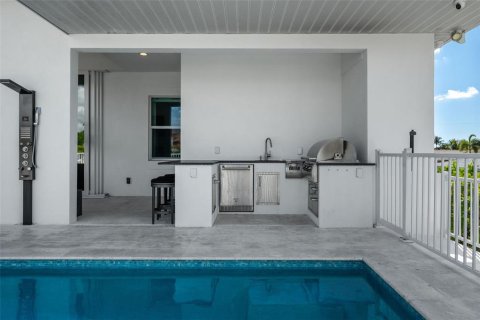 House in Sarasota, Florida 4 bedrooms, 285.86 sq.m. № 2237049 - photo 25