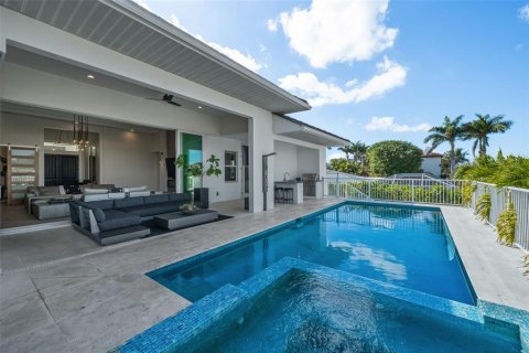 House in Sarasota, Florida 4 bedrooms, 285.86 sq.m. № 2237049 - photo 23