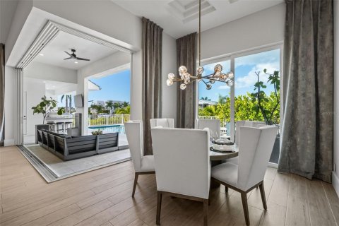 House in Sarasota, Florida 4 bedrooms, 285.86 sq.m. № 2237049 - photo 18