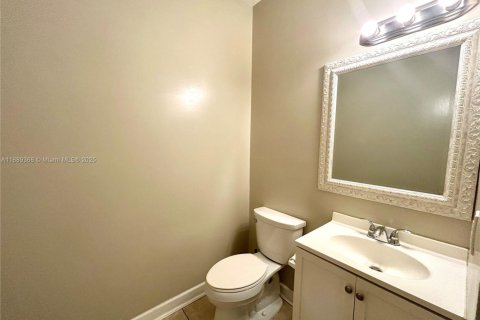 Townhouse in Homestead, Florida 3 bedrooms, 141.03 sq.m. № 2013758 - photo 15