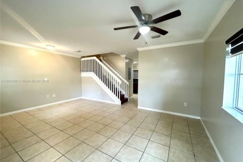 Townhouse in Homestead, Florida 3 bedrooms, 141.03 sq.m. № 2013758 - photo 9