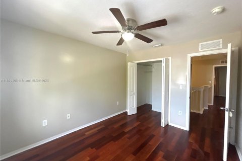 Townhouse in Homestead, Florida 3 bedrooms, 141.03 sq.m. № 2013758 - photo 27
