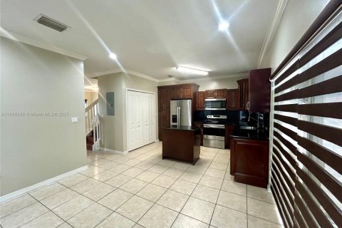 Townhouse in Homestead, Florida 3 bedrooms, 141.03 sq.m. № 2013758 - photo 12