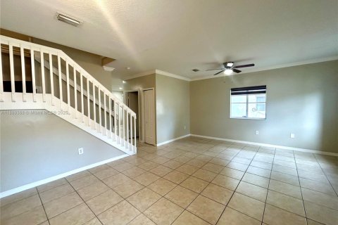 Townhouse in Homestead, Florida 3 bedrooms, 141.03 sq.m. № 2013758 - photo 8