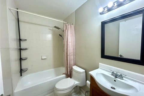 Townhouse in Homestead, Florida 3 bedrooms, 141.03 sq.m. № 2013758 - photo 26