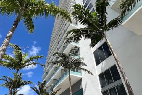 Commercial property in Miami, Florida № 1766874 - photo 8