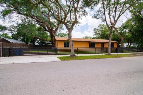 Villa ou maison à Miami Gardens, Floride 4 chambres, 167.22 m2 № 2039428