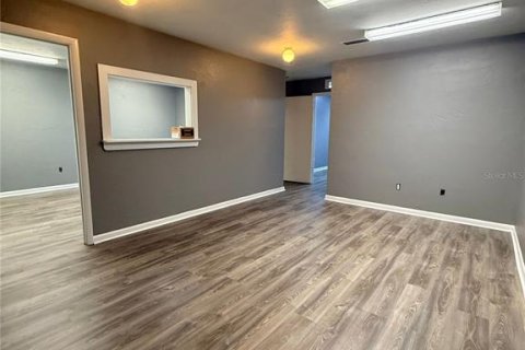 Immobilier commercial à louer à Gainesville, Floride: 80.27 m2 № 2430852 - photo 6