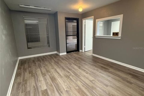 Immobilier commercial à louer à Gainesville, Floride: 80.27 m2 № 2430852 - photo 7