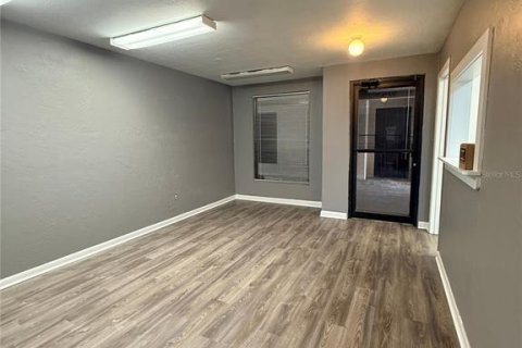 Immobilier commercial à louer à Gainesville, Floride: 80.27 m2 № 2430852 - photo 8