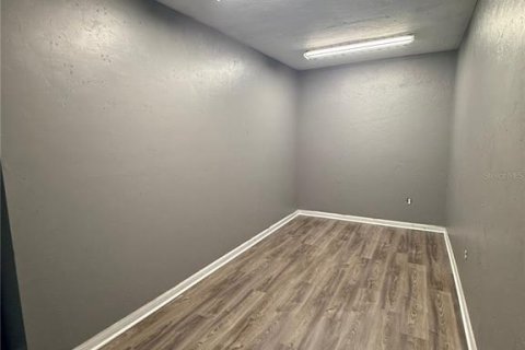 Immobilier commercial à louer à Gainesville, Floride: 80.27 m2 № 2430852 - photo 14