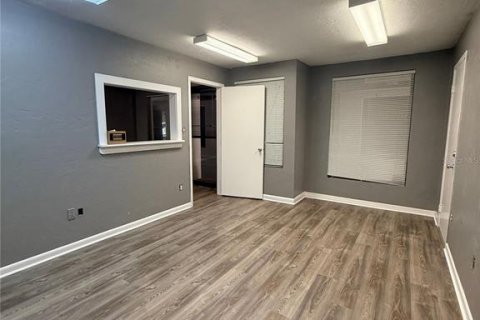 Immobilier commercial à louer à Gainesville, Floride: 80.27 m2 № 2430852 - photo 10